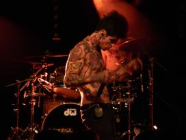 23.11.25 - MEL&shy;ROSE AVE&shy;NUE & COMASTATIC