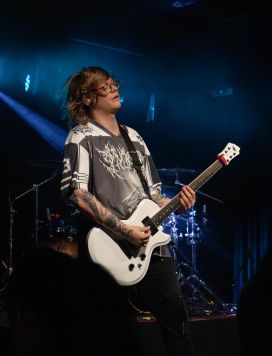 23.11.25 - MEL&shy;ROSE AVE&shy;NUE & COMASTATIC