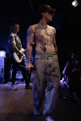 23.11.25 - MEL&shy;ROSE AVE&shy;NUE & COMASTATIC