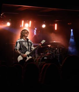 23.11.25 - MEL&shy;ROSE AVE&shy;NUE & COMASTATIC