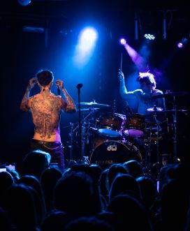 23.11.25 - MEL&shy;ROSE AVE&shy;NUE & COMASTATIC