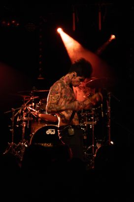 23.11.25 - MEL&shy;ROSE AVE&shy;NUE & COMASTATIC