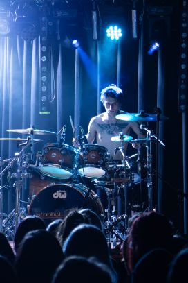 23.11.25 - MEL&shy;ROSE AVE&shy;NUE & COMASTATIC