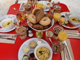 26.06.22 - Sommersause Tag 7 - Brunch & Flohmi & Frank.