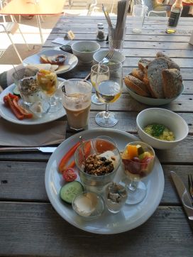 26.06.22 - Sommersause Tag 7 - Brunch & Flohmi & Frank.